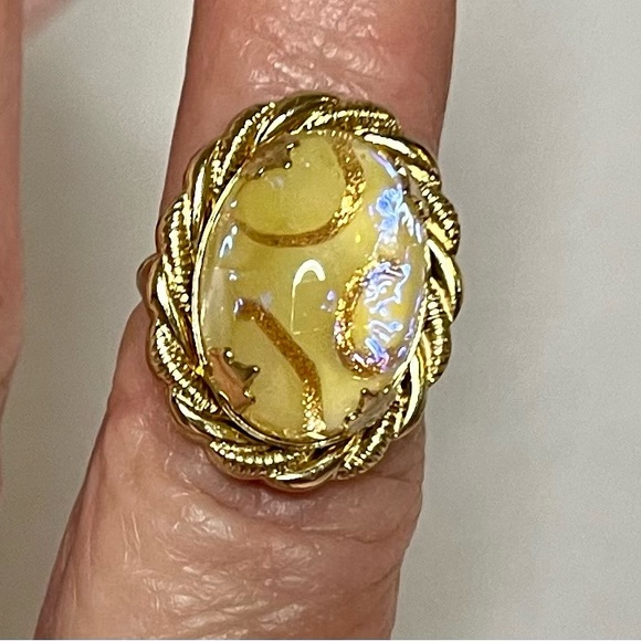 Glass ring, yellow golden foiled swirl, adjustable jewelry - Picture 3 of 11
